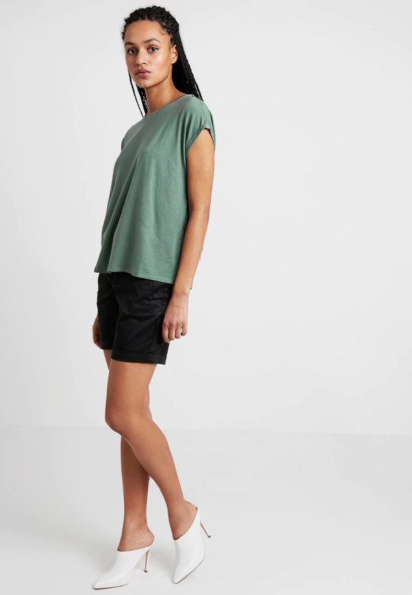 Laurel wreath woman tshirt - Image 4