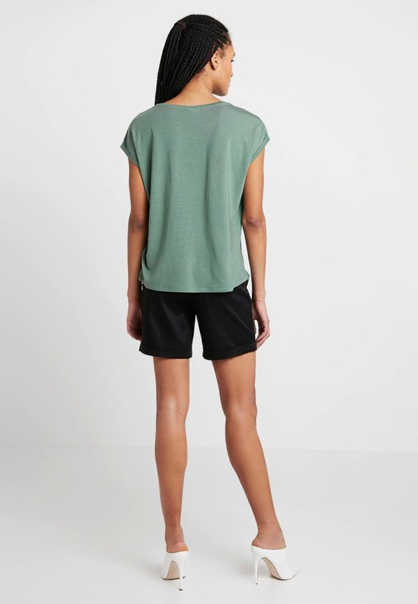 Laurel wreath woman tshirt - Image 2