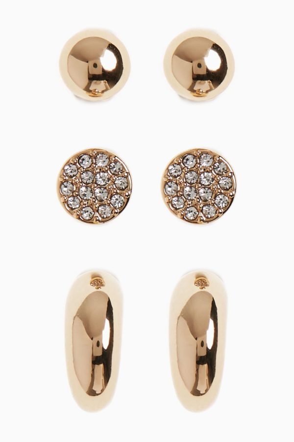 Gold earrings set