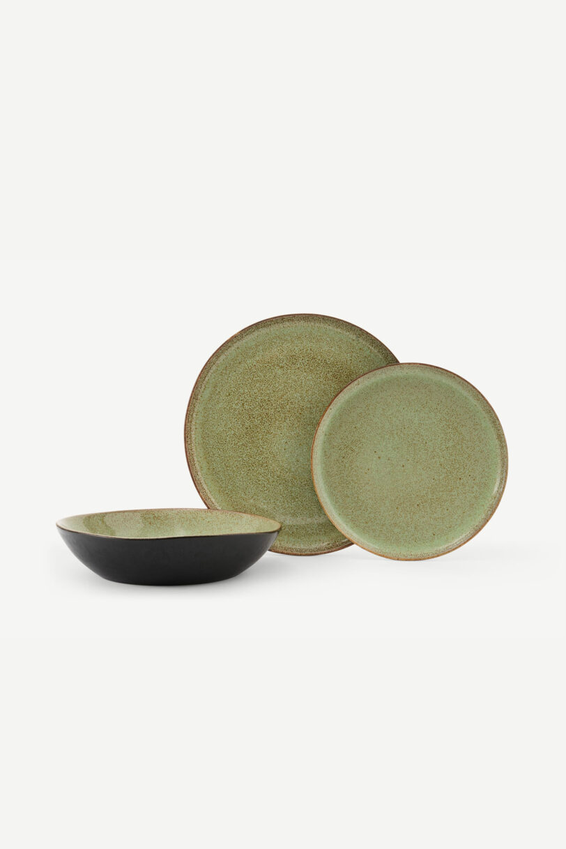 Set of 3 green dinner plates